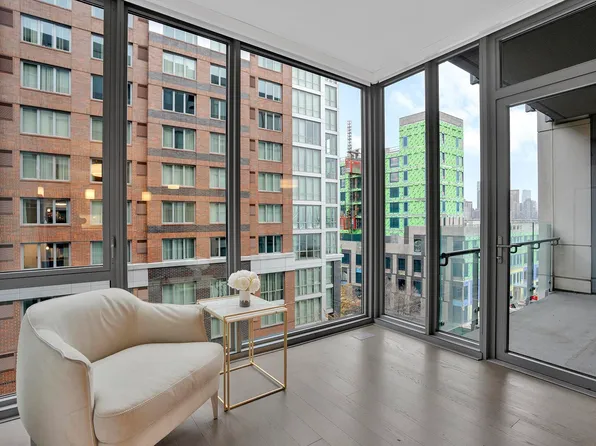 9 Avenue At Port Imperial image 15 of 50