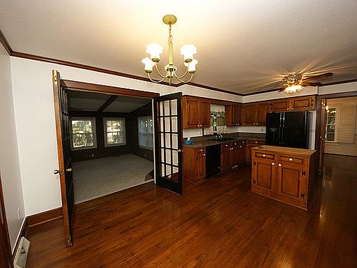 5th image of 409 Lakeview Dr