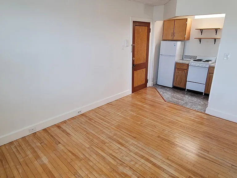 42 N State St #13 — Photo 4