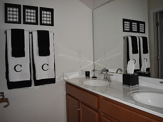 SECONDARY BATH W/ DUAL SINKS