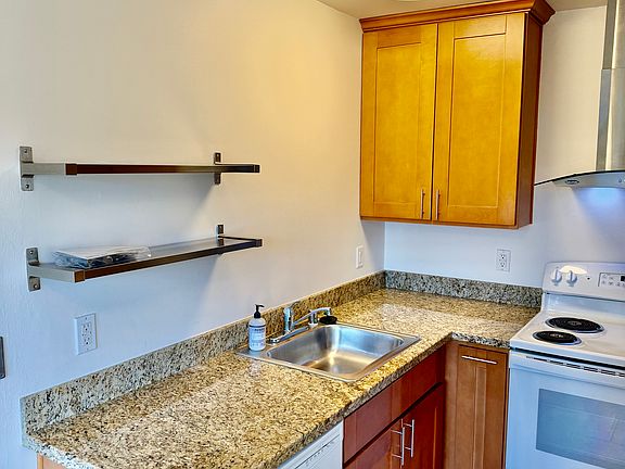 4th image of 22 Highland Ave #G