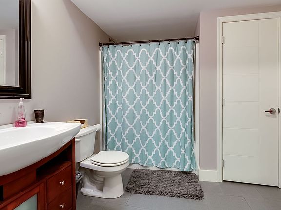4th image of 2933 Mary St APT 303