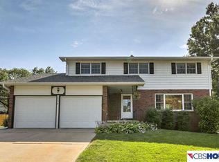 650 Grey Fawn Dr, Omaha, NE 68154