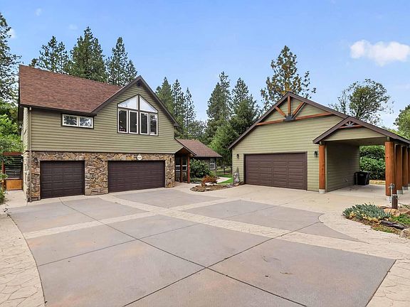 3rd image of 820 Michele Dr