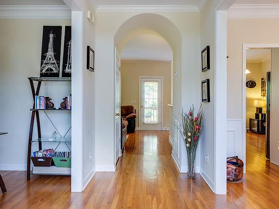 4th image of 604 Poplar Creek Trace Ct