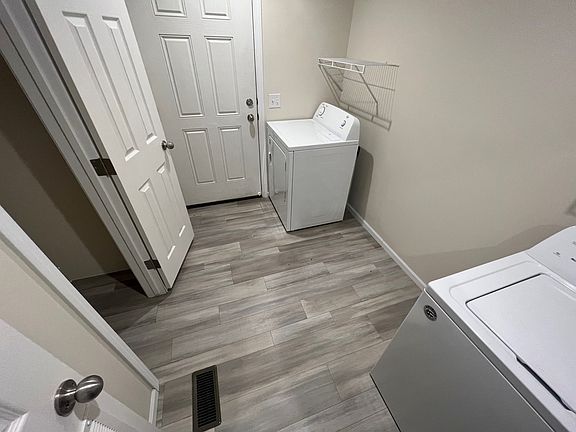 5th image of 1250 Paree St #1131