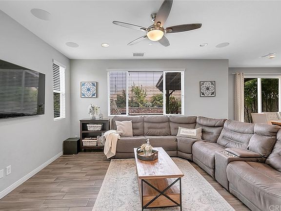 4th image of 26872 Albion Way