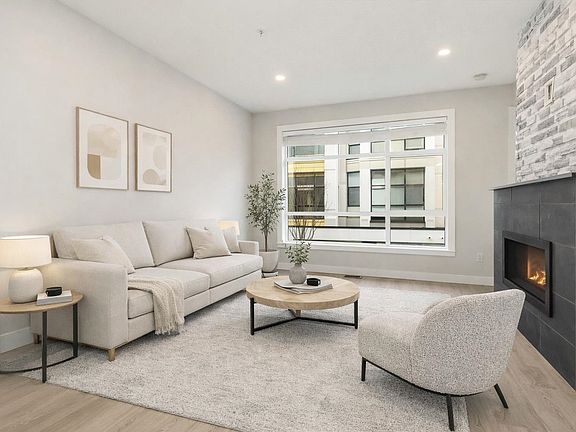 3rd image of 46150 Thomas Rd #211