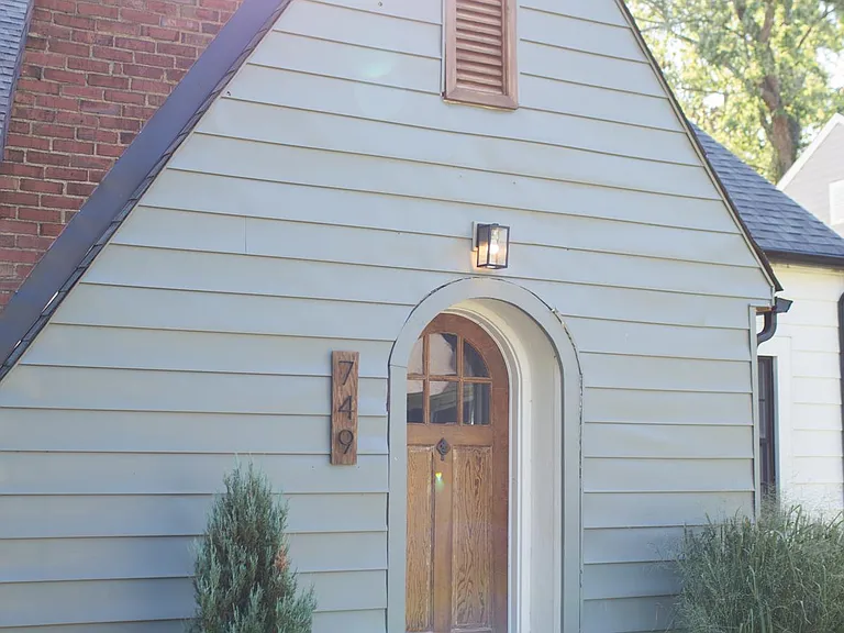 749 Gracey Ave — Photo 2