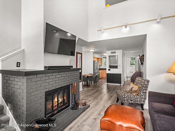 3rd image of 425 Wood Rd #6