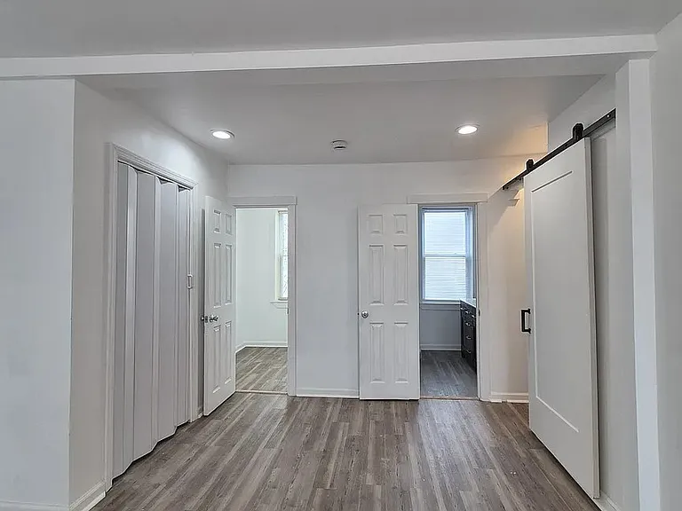 4031 Cambridge St — Photo 15