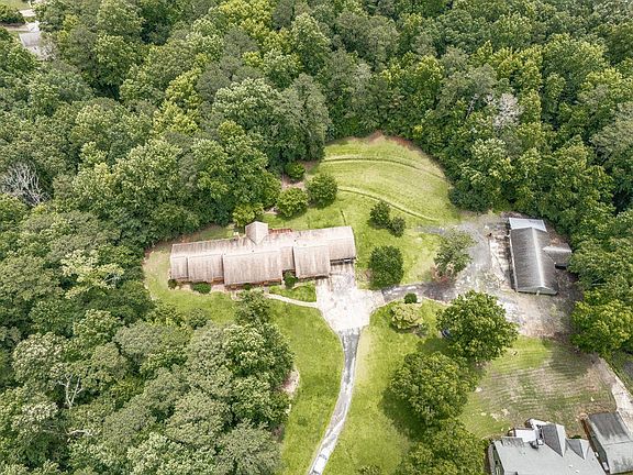 2nd image of 2760 Hembree Rd NE