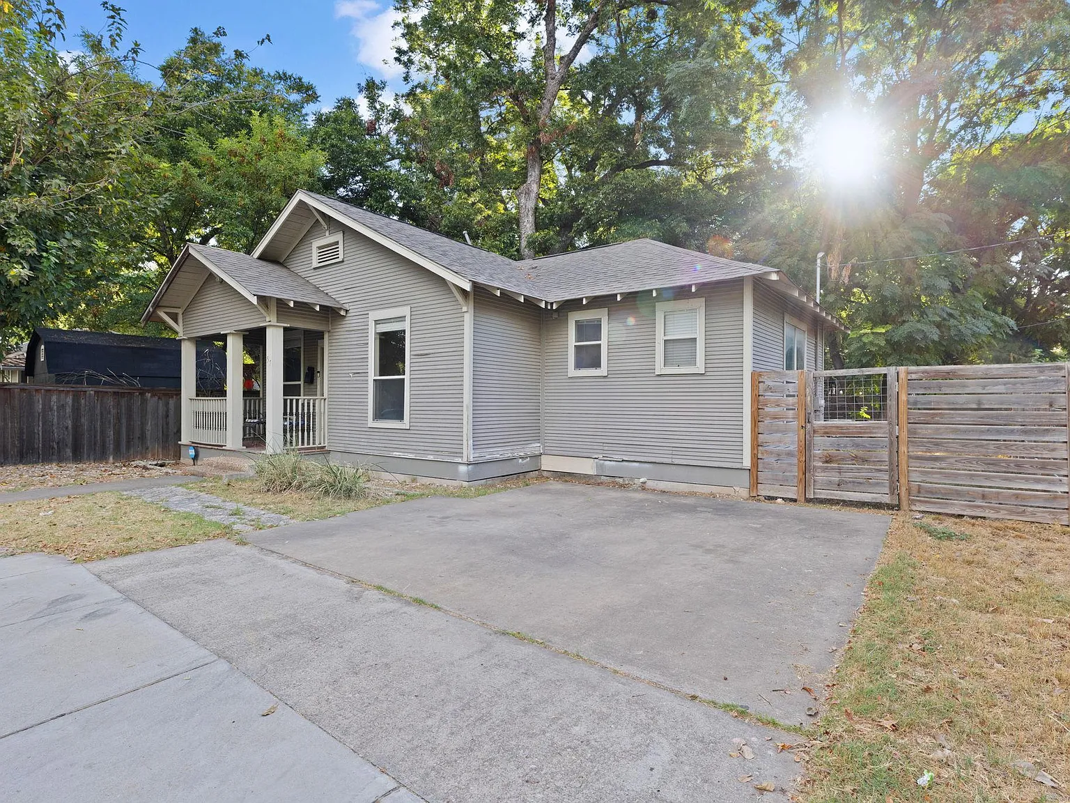 3 bed, 2.0 bath, 1108 sqft, $2,950 — Photo 2