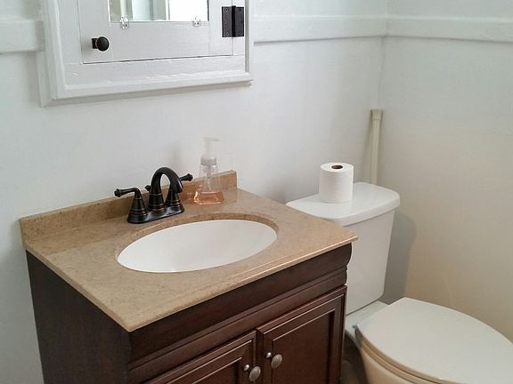 5th image of 685 E Jenkins Ave