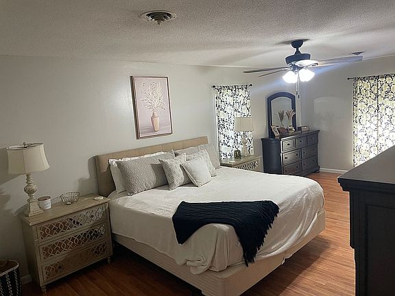 5th image of 3600 S Ward Ave