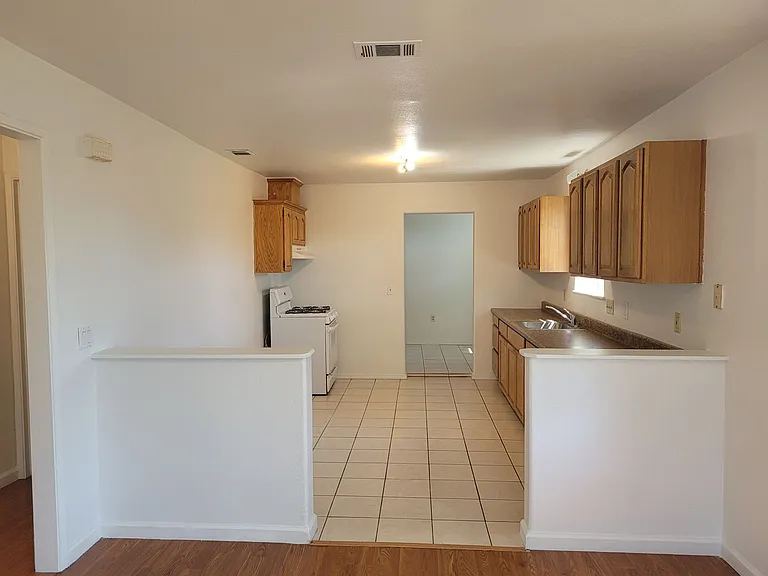 585 South Ave — Photo 3