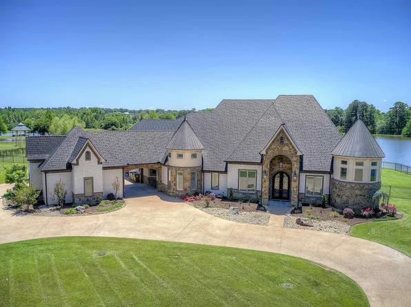 180 Turtle Creek Dr, Longview, TX 75605