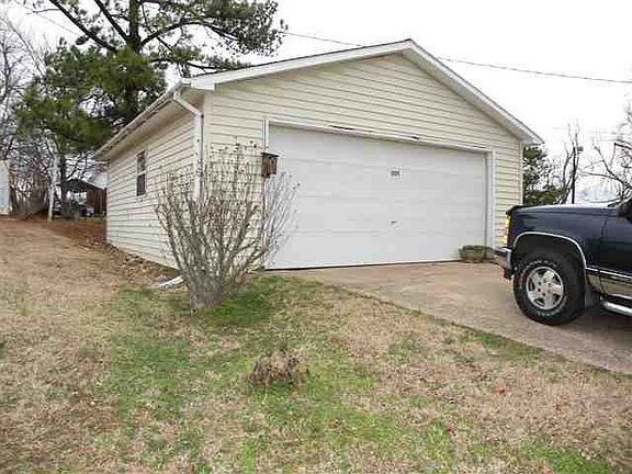 3rd image of 205 Osage Ct