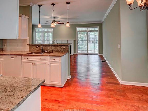 5th image of 53 Victoria Square Dr