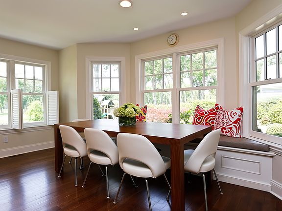 4th image of 21 Carriage House Ln