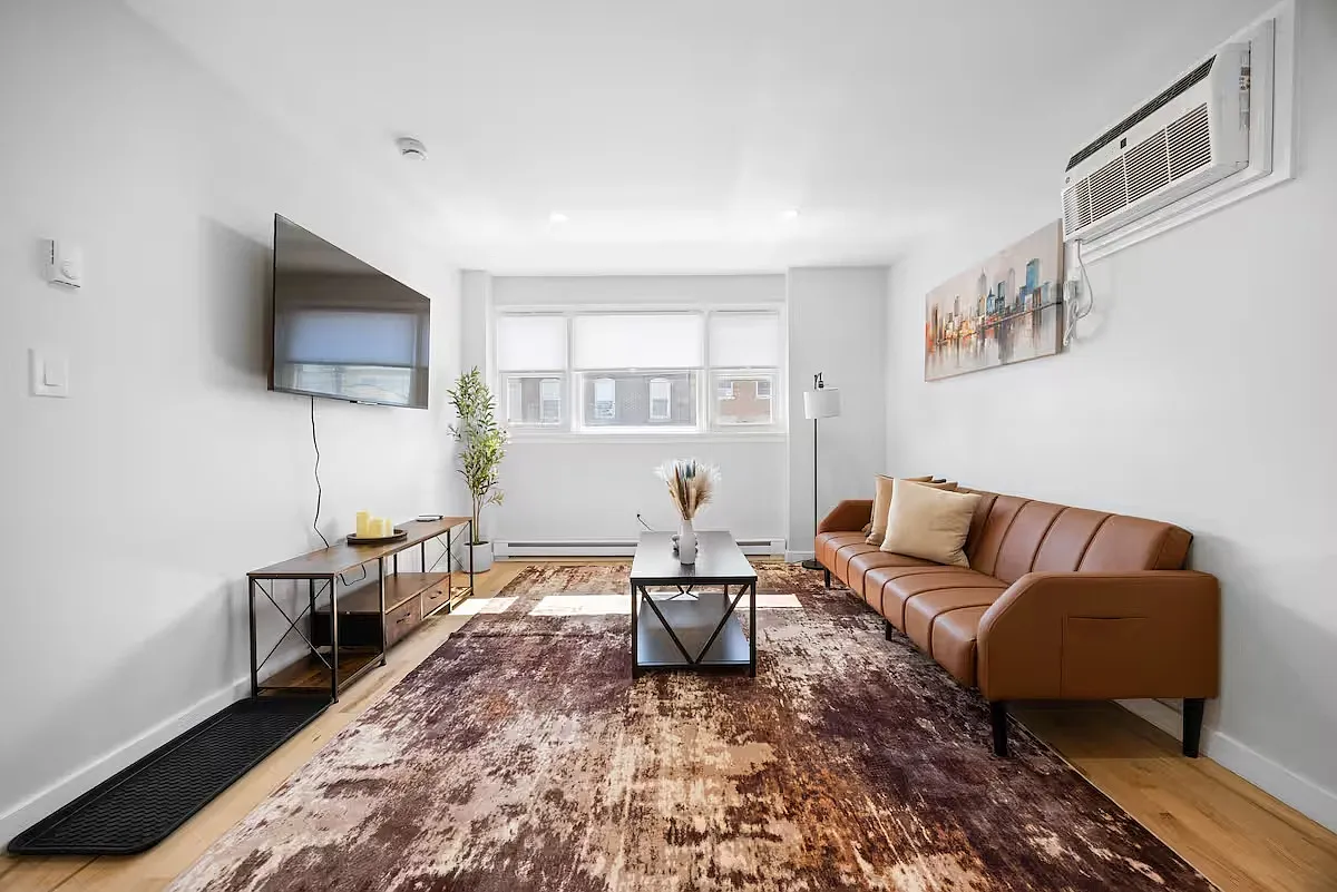 2 bed, 1000 sqft, $2,200 — Photo 1
