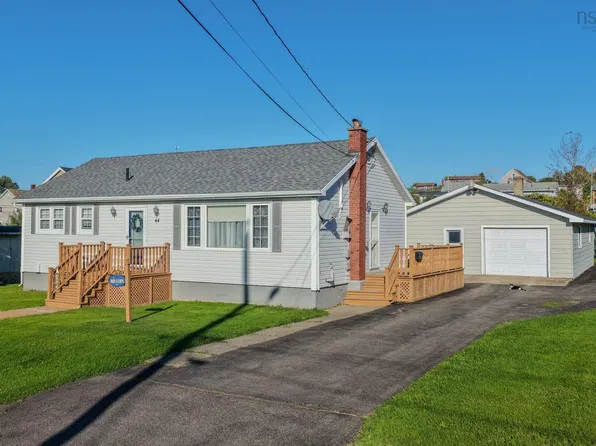 44 Manse St, Sydney, NS B1N 1C7