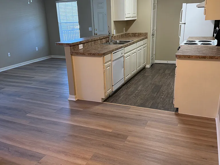 451 W Van Alstyne Pkwy — Photo 20