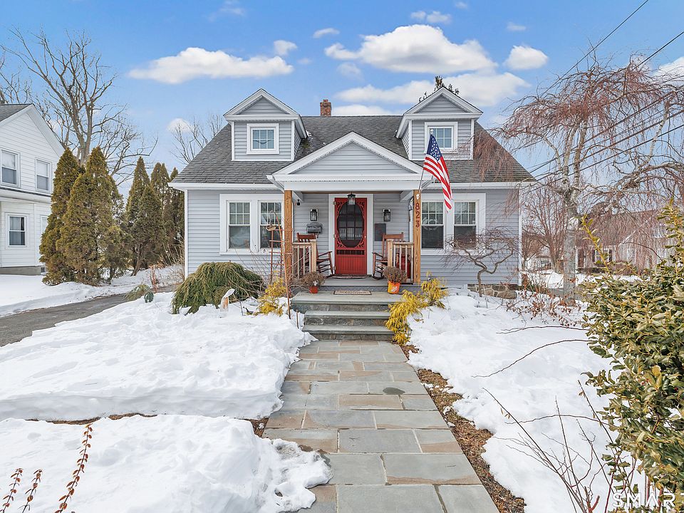 1st image of 823 Nichols Avenue
