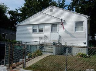 11 Linwood Rd S, Port Washington, NY 11050