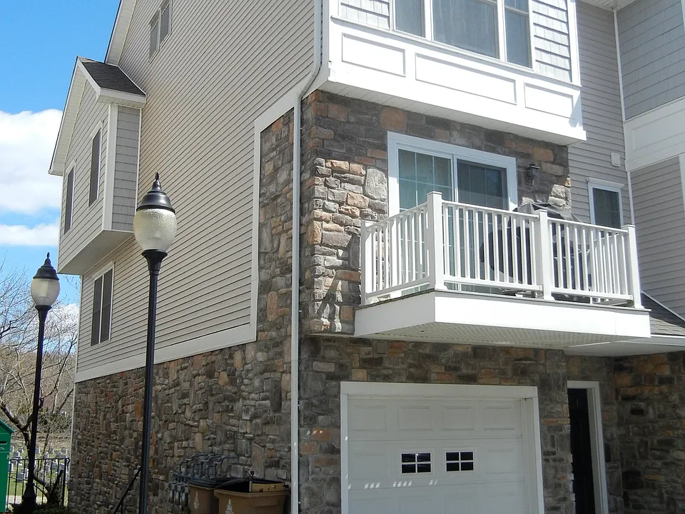 85 Camp Ave #7A
