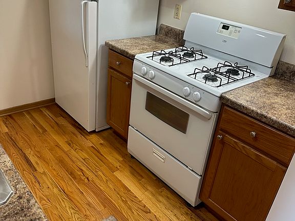 3rd image of 303 Pyott Rd APT 202