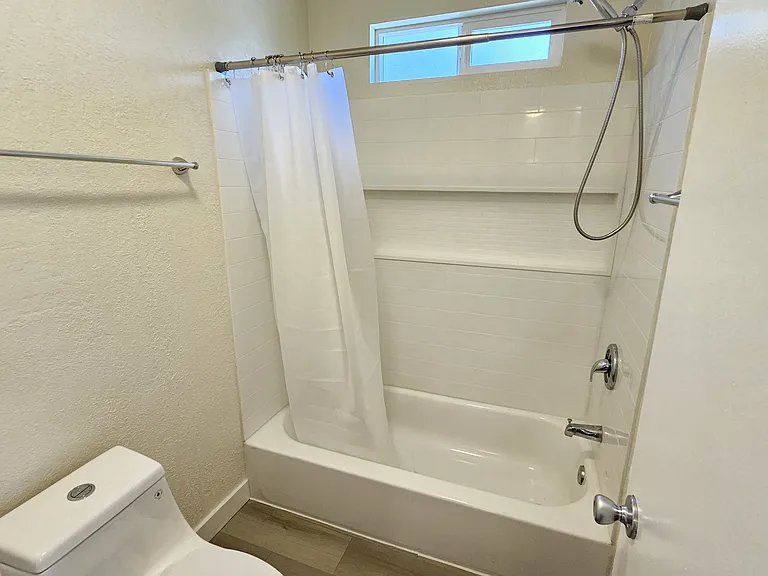 6842 N Fulton Ave #19 — Photo 8