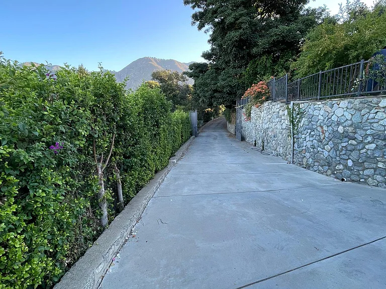 1445 Edgecliff Ln #A — Photo 6