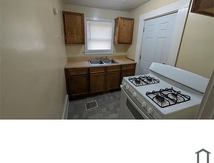 1129 2nd Ave — Photo 5