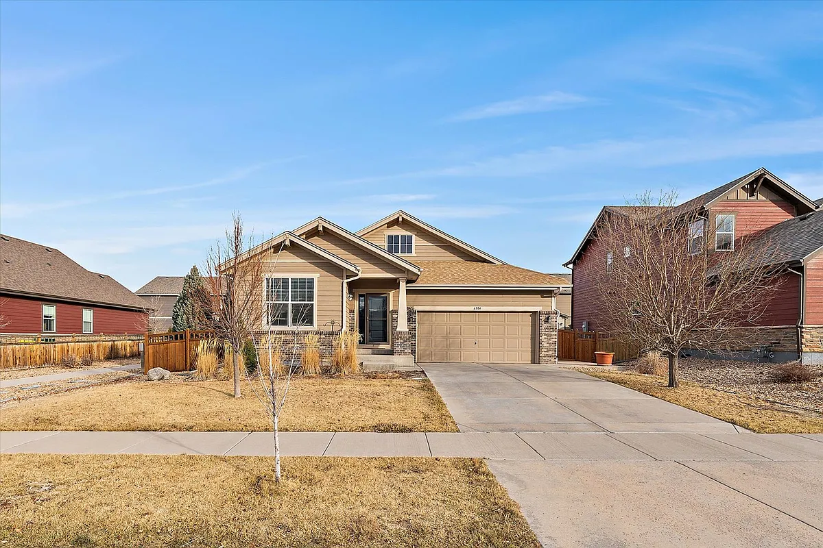 Great home in a HOA with a pool, 10 minutes to DIA, kitty-corner from the Gaylord. 10 minutes to get on Pena (for now). - 6304 N Genoa Way