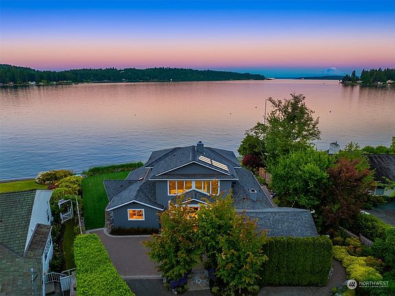 3rd image of 3780 Point White Drive NE
