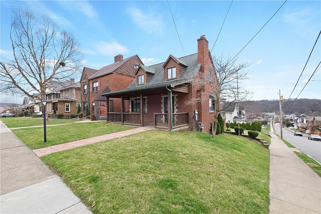 239 Spruce St photo 1