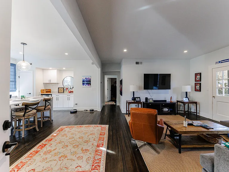 120 Peachtree Memorial Dr NW #4 — Photo 6