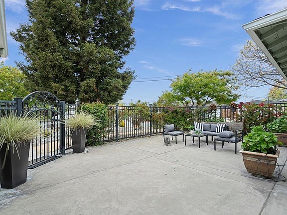 4th image of 4910 Borina Dr