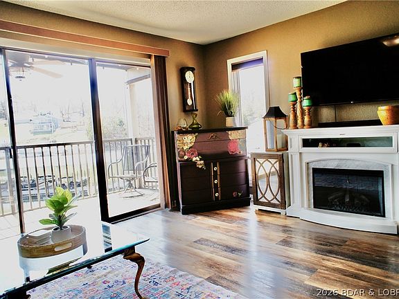 3rd image of 1522 Harbor Point Dr #E205