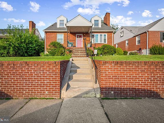 3rd image of 8227 Laurel Dr