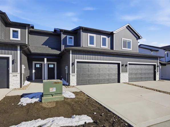 205 NE Doe Pointe Ln, Ankeny, IA 50021