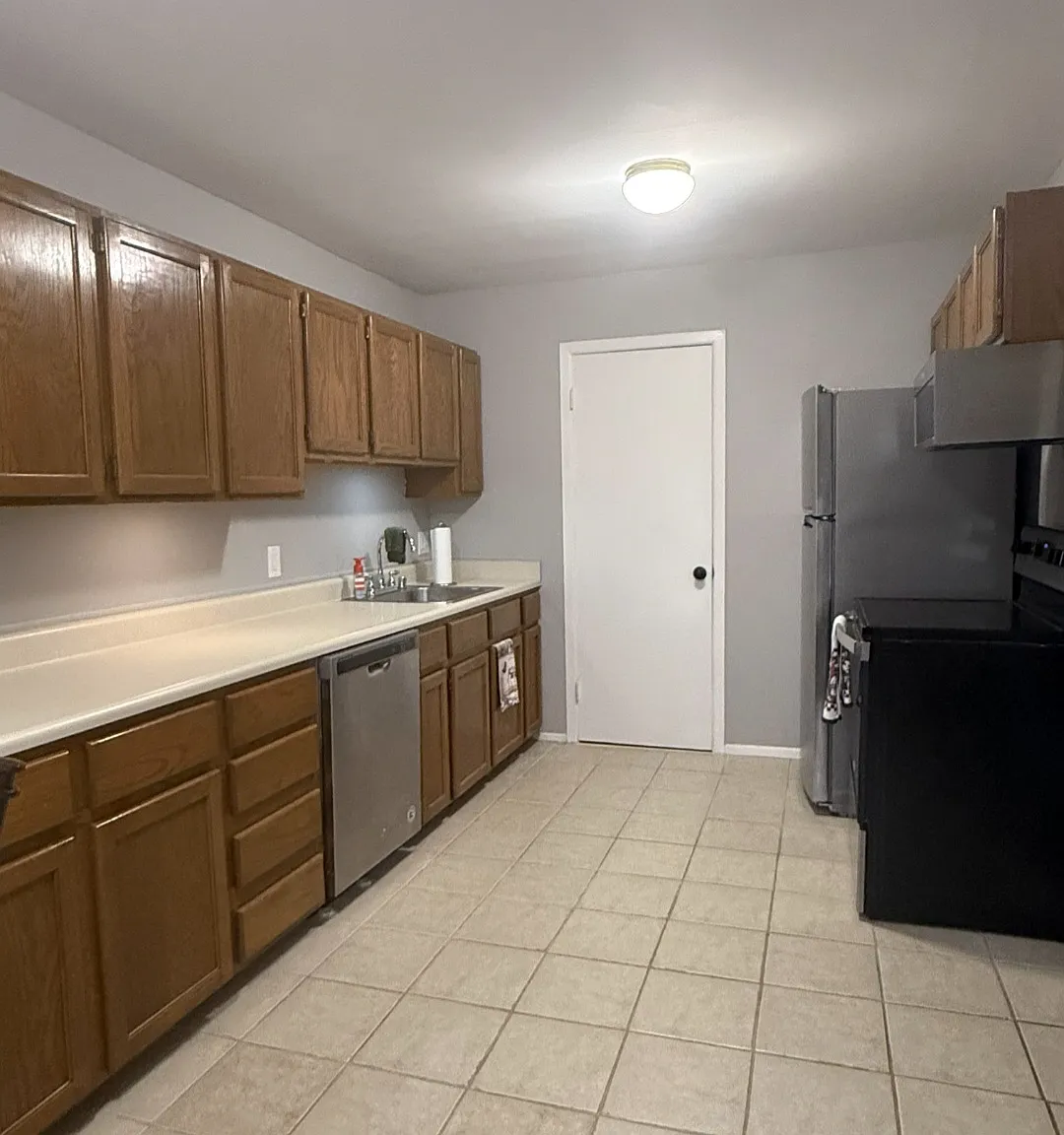 2 bed, 1.5 bath, 942 sqft, $1,650 — Photo 3