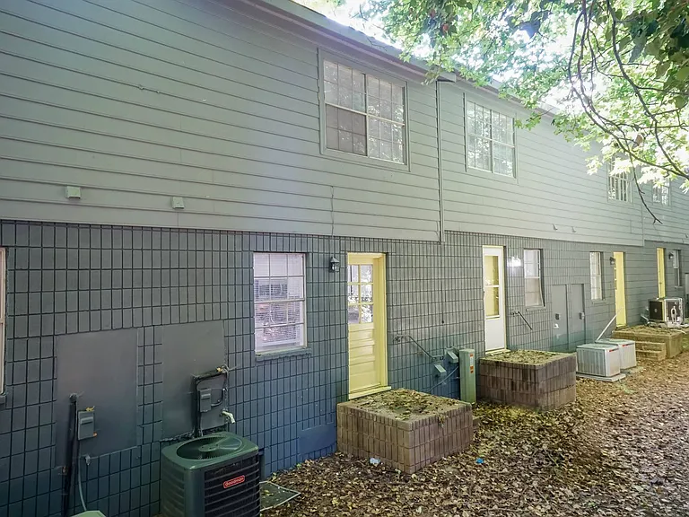 Delmont Townes — Photo 40
