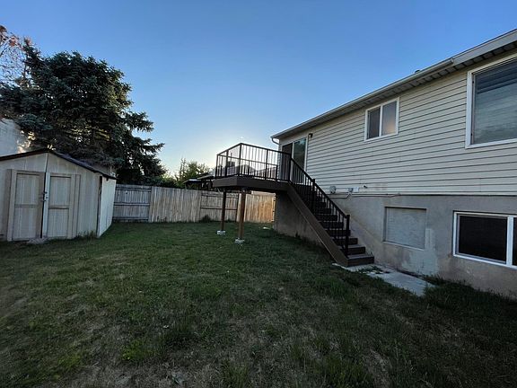 Newly build deck from kitchen to the backyard.