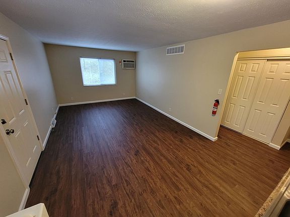 4th image of 1090 Tonawanda Ave #1090