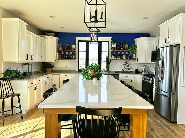 7564 Lake James Dr, Edwardsville, IL 62025