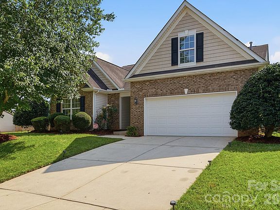 3rd image of 301 Augustus Ln