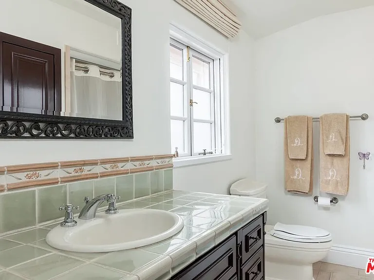 703 Palisades Beach Rd — Photo 22