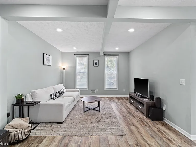 3251 Marvin Ave — Photo 5